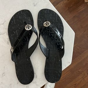tory burch black patent flat sandals